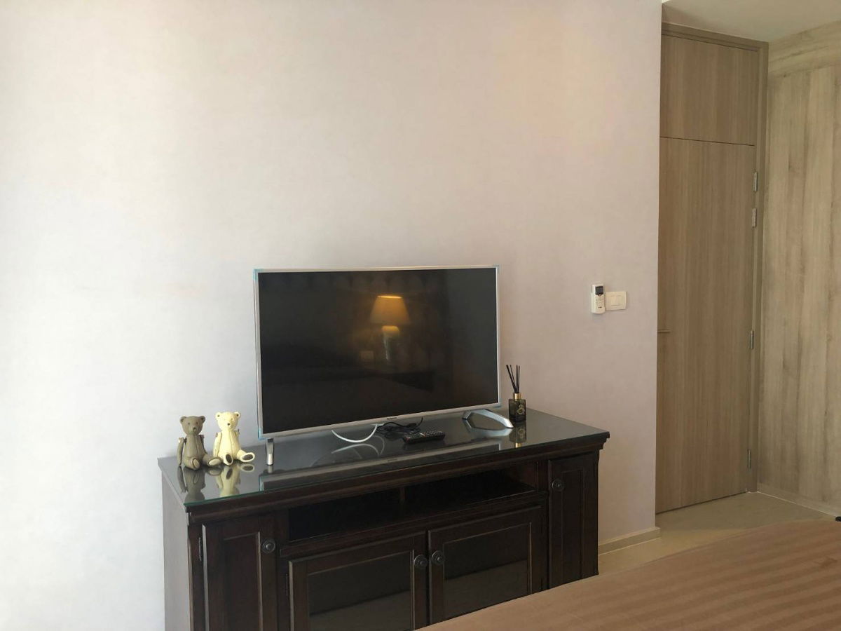 picture ♢ Nice Decoration ♢ Tower B, 30+ Floor | 2 Bedrooms, 75.45 sq.m. | Condo skywalk connect to BTS ploenchit and Central Embassy. - 11/17