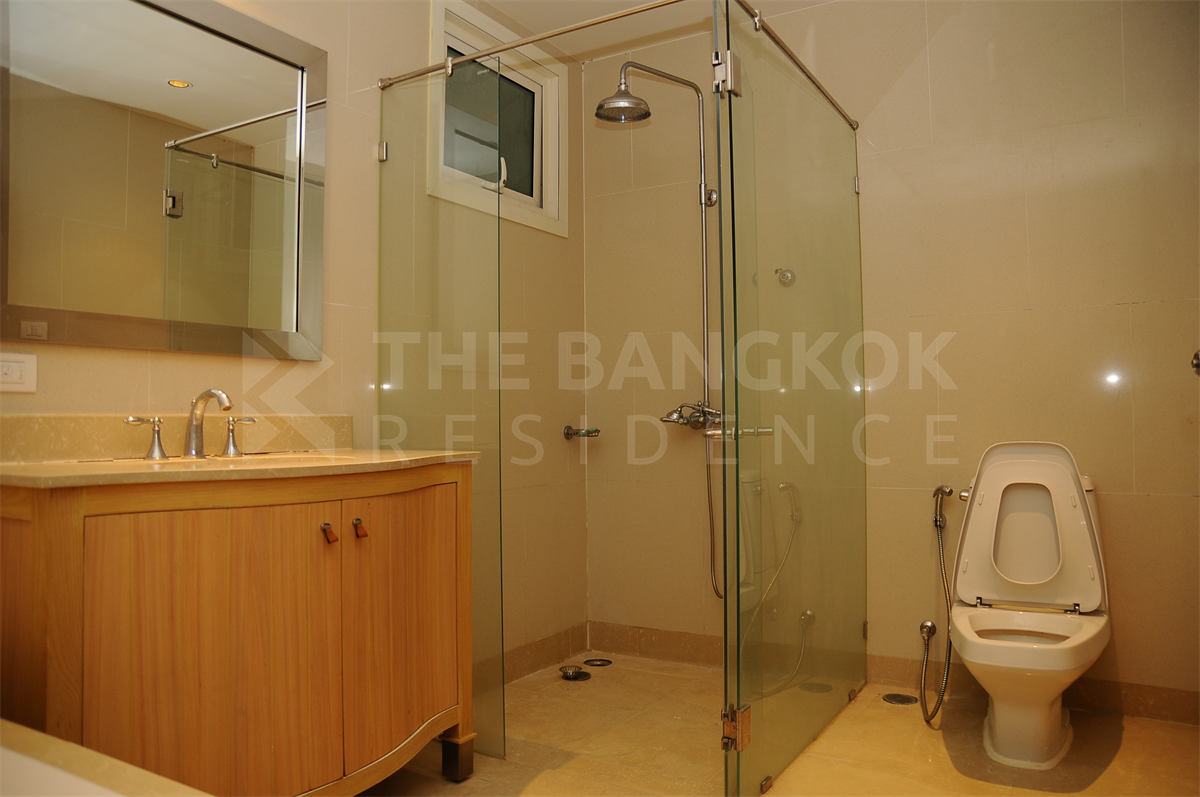 picture The Empire Place  Luxury Unit, Ready for You Without the Wait - 7/10