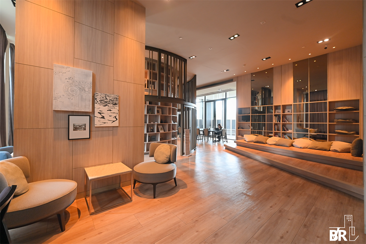 picture Centric Ratchada-Huai Khwang near MRT Huai Khwang Station Ultimate Luxury Lifestyle with Convenience - 2/9