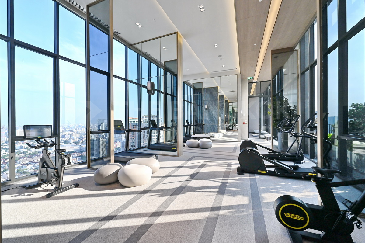 picture Luxurious Design, Elevated Atmosphere The Crest Park Residences near MRT Phahonyothin Station - 3/9