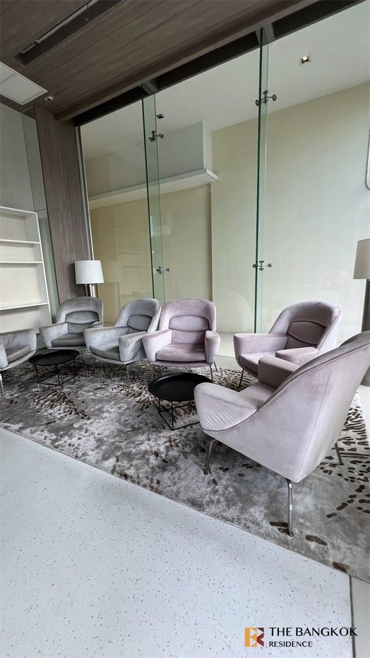 picture The Saint Residences Luxuriously Elevated Unit near MRT Phahonyothin Station - 2/10