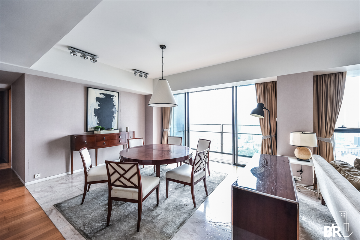 picture The Privilege of Luxury in an Economic Hub Location The Met - 2/10