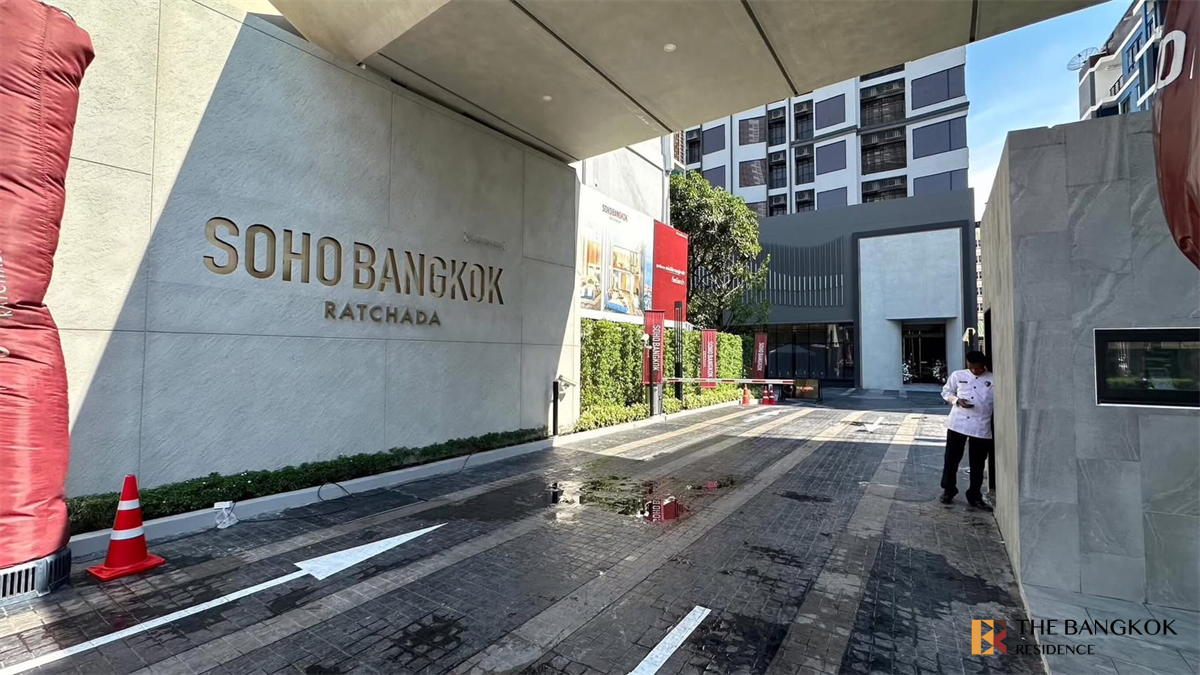 picture Luxuriously Elevated Unit SOHO Bangkok Ratchada near MRT Huai Khwang Station - 3/10