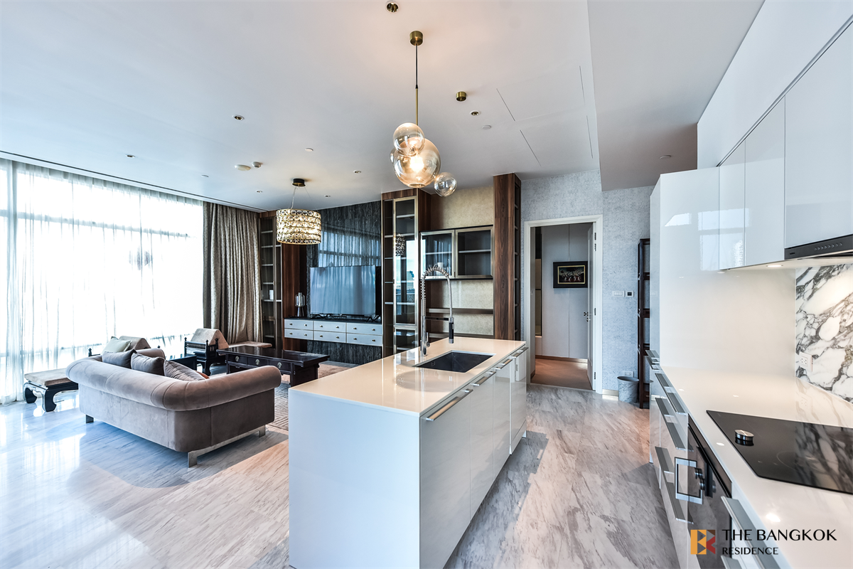 picture Four Seasons Private Residences  Luxuriously Elevated Unit - 2/10