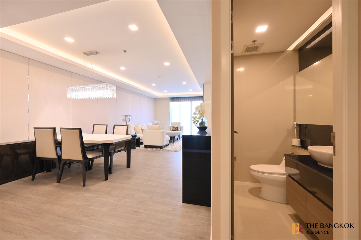 picture Nusasiri Grand Condo near BTS Ekkamai The Privilege of Luxury in an Economic Hub Location - 9/10