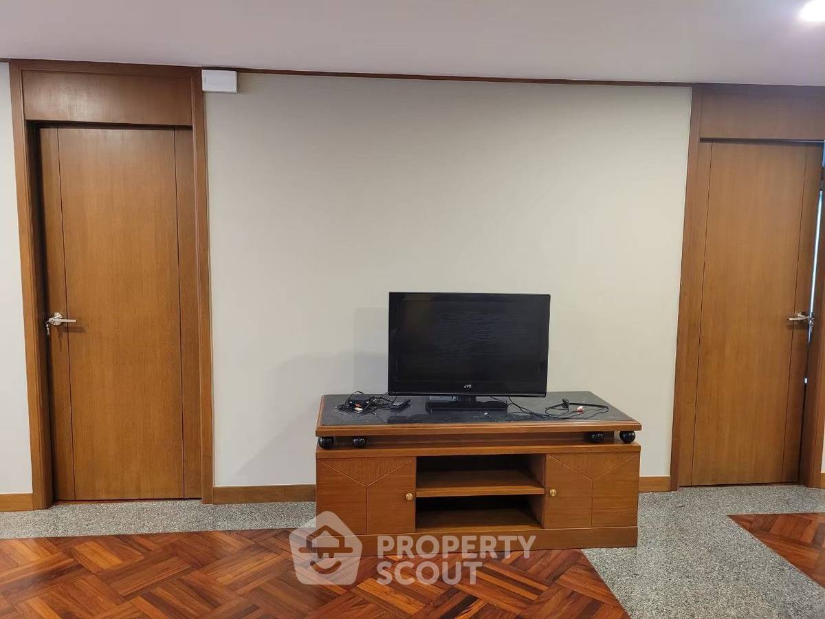picture 2-BR Condo at United Tower Thong Lor near BTS Thong Lor (ID 2080024) - 10/23