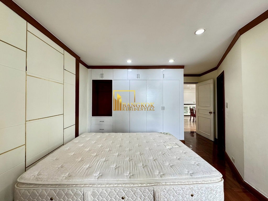 รูป President Park - Very Spacious 3 Bed Condo in Phrom Phong - BR18219CD - รูปที่ 26/43