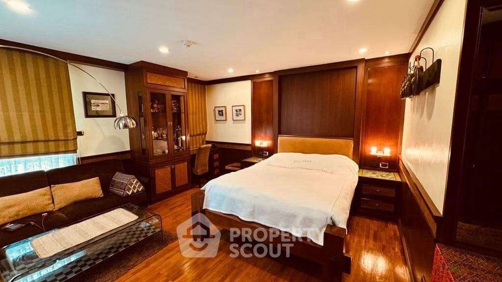 picture Studio Condo at Baan Siri Sathorn Condominium near MRT Khlong Toei (ID 1751652) - 1/4