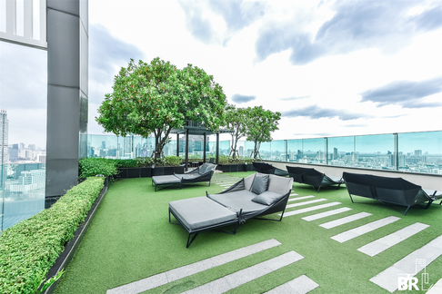 RHYTHM Sathorn Luxury Condo in Central City Location near BTS Saphan Taksin
