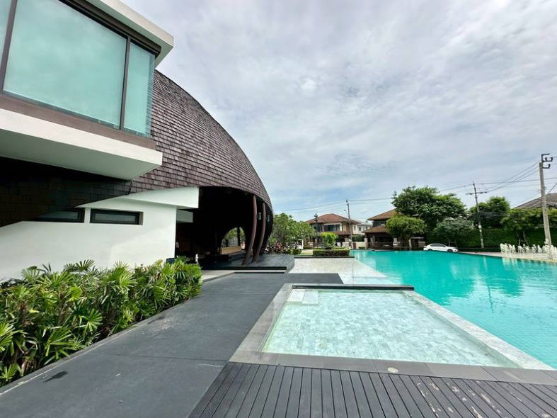 picture Best Deal! 2-Storey House at Setthasiri Watcharaphon – 54.6 sq.w. - 14/15