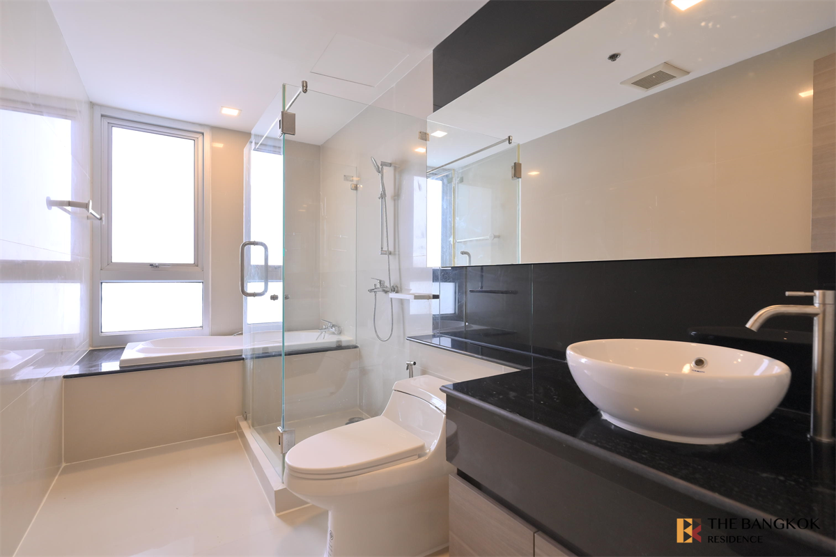 picture Nusasiri Grand Condo near BTS Ekkamai The Privilege of Luxury in an Economic Hub Location - 6/10