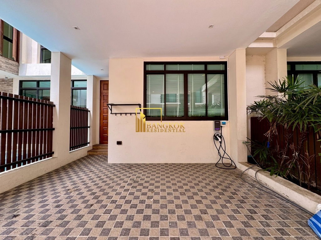 รูป EM Villa - 3 Storey 4 Bedroom House With Pool in Phrom Phong - BR7508SH - รูปที่ 4/60
