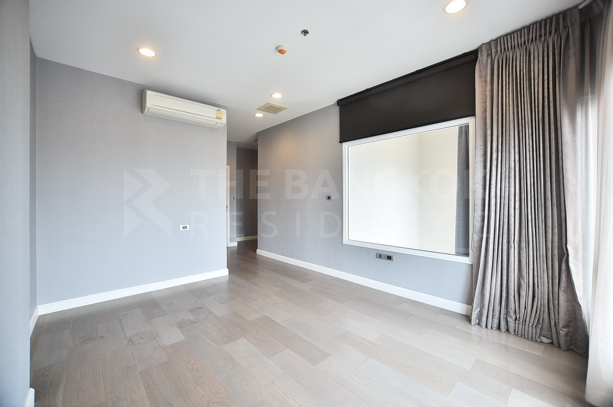 picture Luxurious Design, Elevated Atmosphere The Crest Sukhumvit 34 near BTS Thong Lo - 7/10