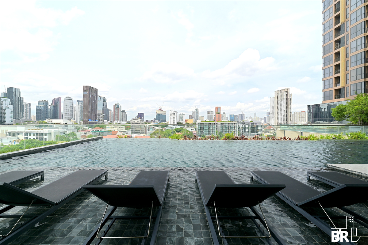 picture Oka Haus Sukhumvit 36 Luxury Condo in Central City Location - 8/9