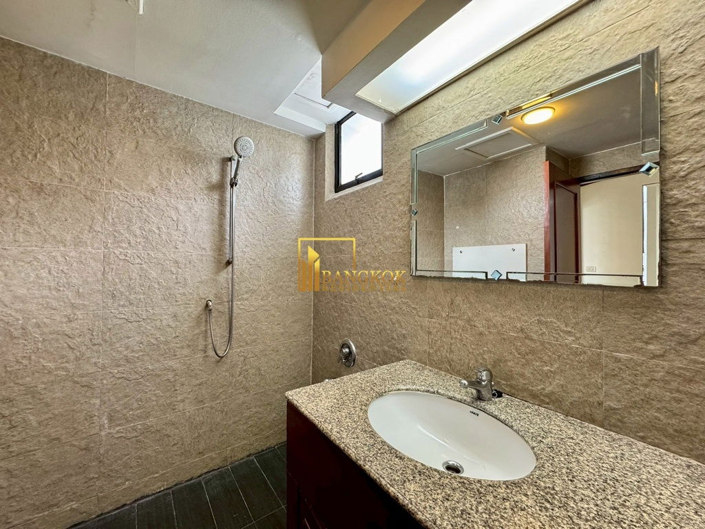 รูป President Park - Very Spacious 3 Bed Condo in Phrom Phong - BR18219CD - รูปที่ 29/43