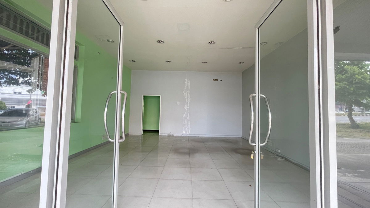 รูป ให้เช่า ออฟฟิศ สำนักงาน Office ไอเพลส แหลมฉบัง ติดถ.สุขุมวิท อ.ศรีราชา จ.ชลบุรี - รูปที่ 4/8