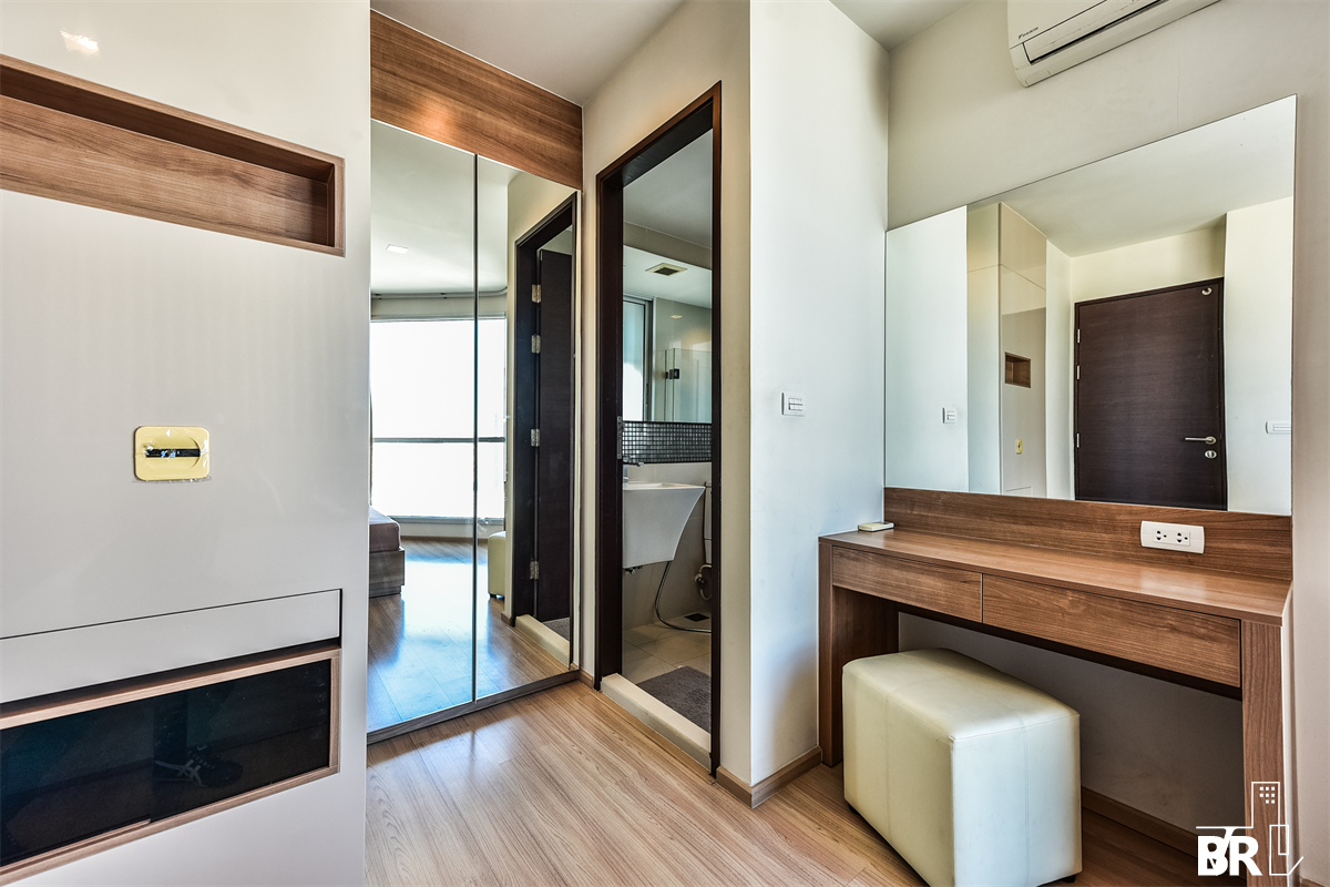 picture Luxuriously Elevated Unit RHYTHM Sathorn near BTS Saphan Taksin - 8/10
