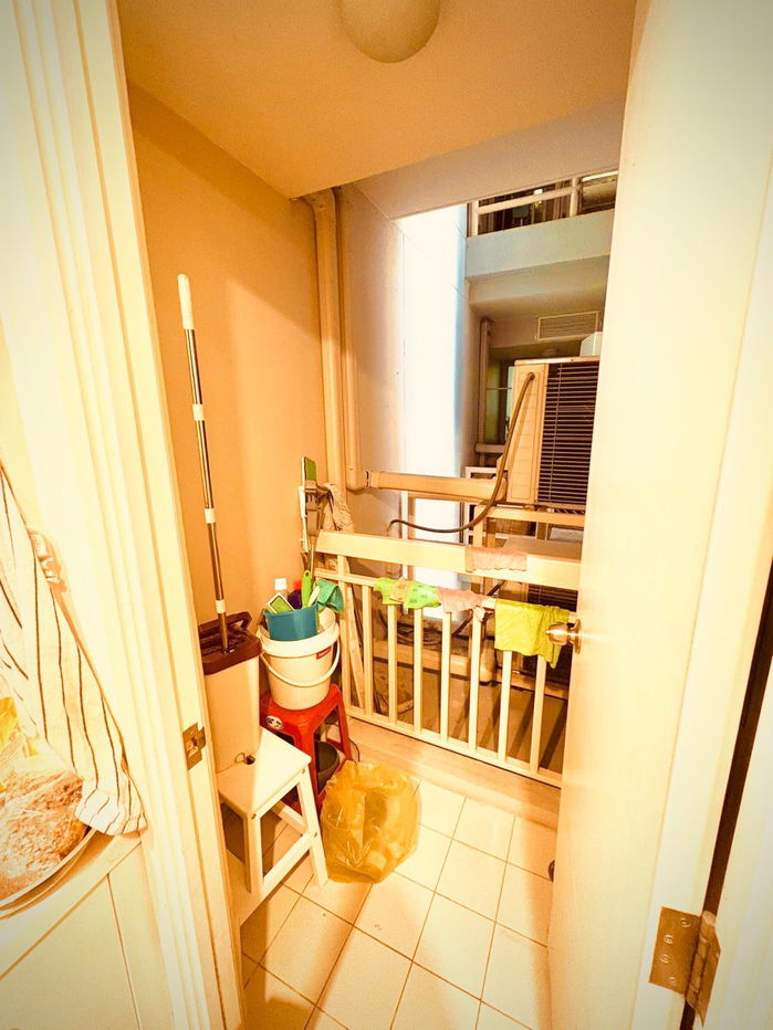 picture Manhattan Chidlom for sale 6.8mb. Pet friendly.  - 7/13