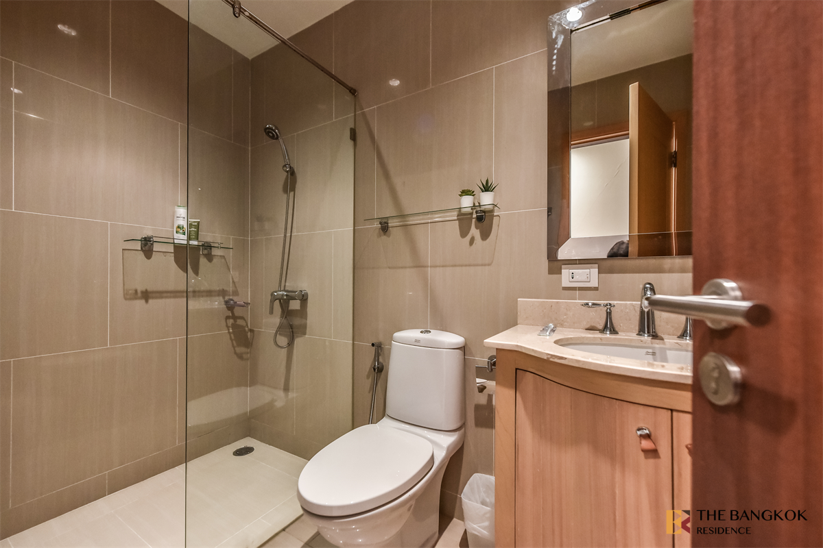 picture The Empire Place Luxury Condo at Special Price - 5/10