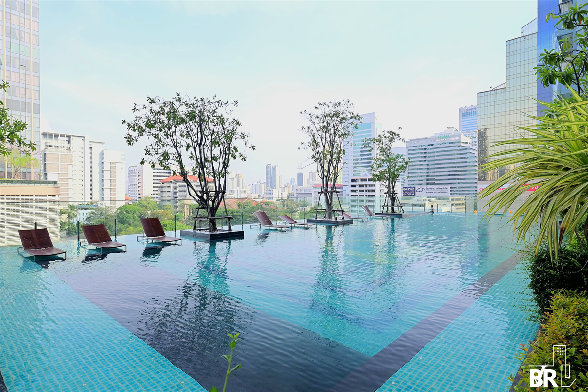 picture Q Asoke Luxury Condo at Special Price near MRT Phetchaburi Station - 1/9