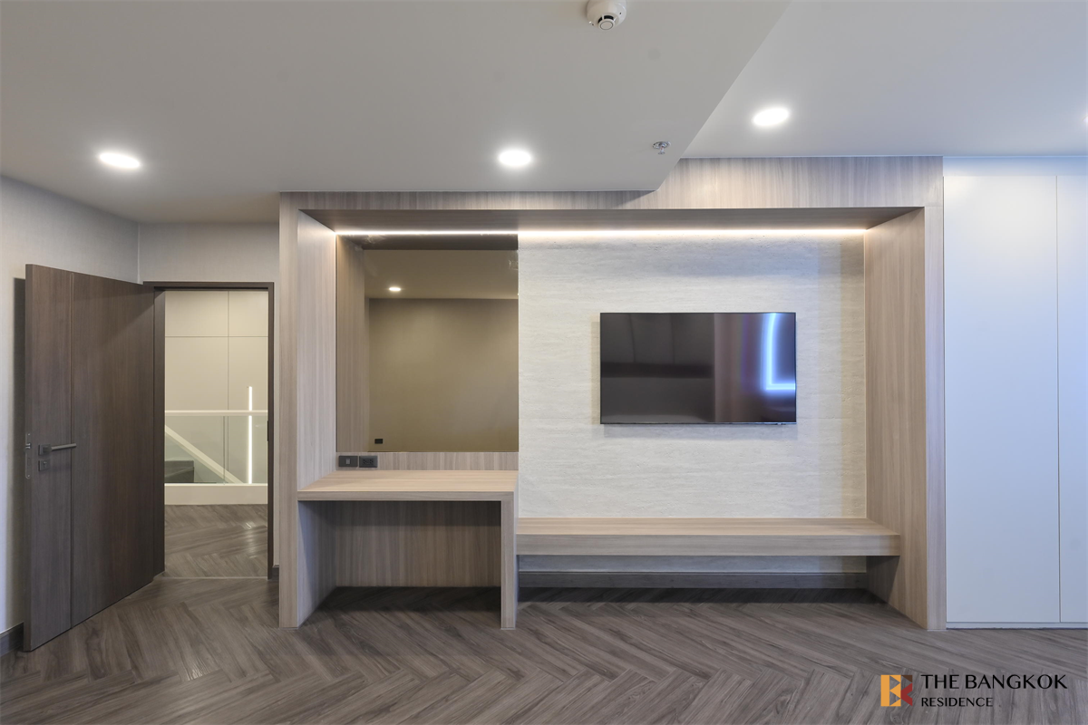 picture Crystal Garden  Luxury Unit, Ready for You Without the Wait - 9/10