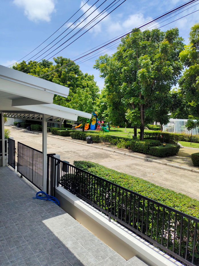 picture [For Sale] Single detached house, corner house, Groove Ville Bangna project, km. 10, near Mega Bangna, expressway and community area. - 5/32
