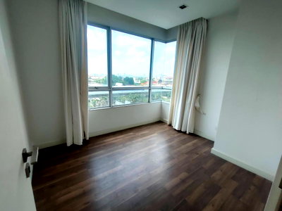 Condos for sale : P-148645 Condo for sell The Room Sathorn-Taksin. Line Id: @easythaihome 085-592-2897