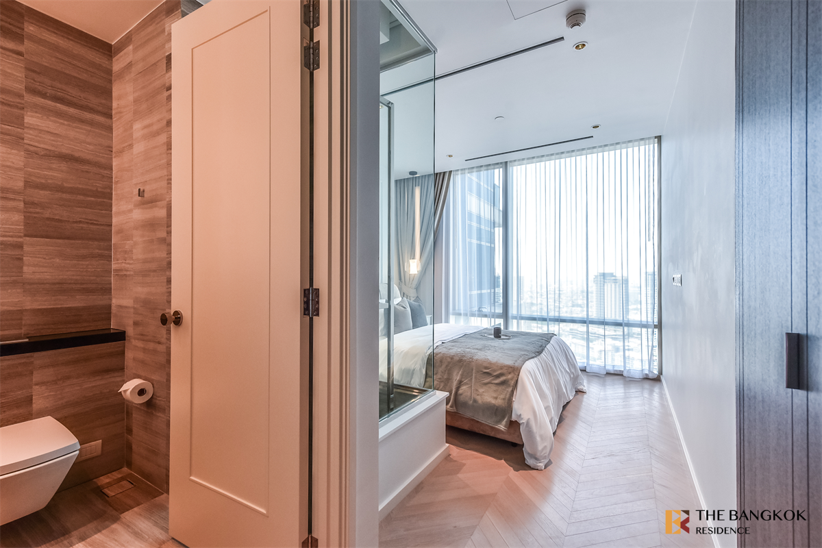 picture Luxury Condo in Central City Location Four Seasons Private Residences - 4/10