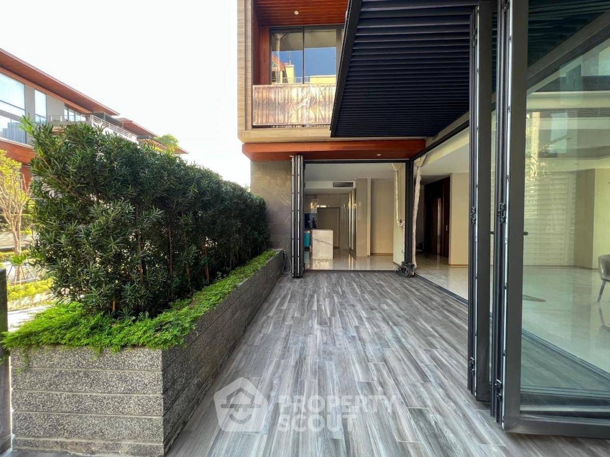 picture 4-BR House near MRT Khlong Toei (ID 1965944) - 9/30