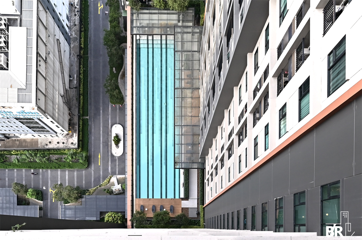 picture Premium Luxury Condo in Prime Location Life Asoke near MRT Phetchaburi Station - 2/9