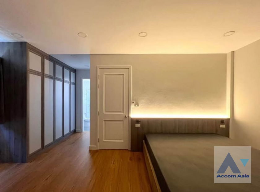 รูป 🔼🔽 AccomA 📩 Fully Furnished,Newly renovated,Pet friendly 4 BR Townhouse @Plus Park Avenue Lasalle - Srinakarin (AA42913) - รูปที่ 12/17