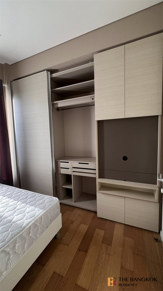 picture The Saint Residences Luxuriously Elevated Unit near MRT Phahonyothin Station - 1/10