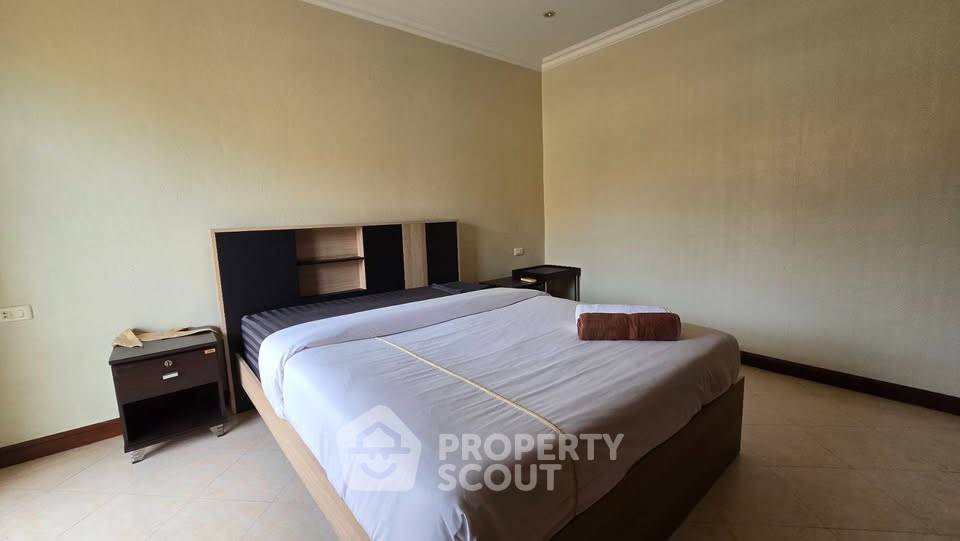 picture 2-BR Condo at View Talay 3 close to Phratamnak (ID 2208694) - 5/20