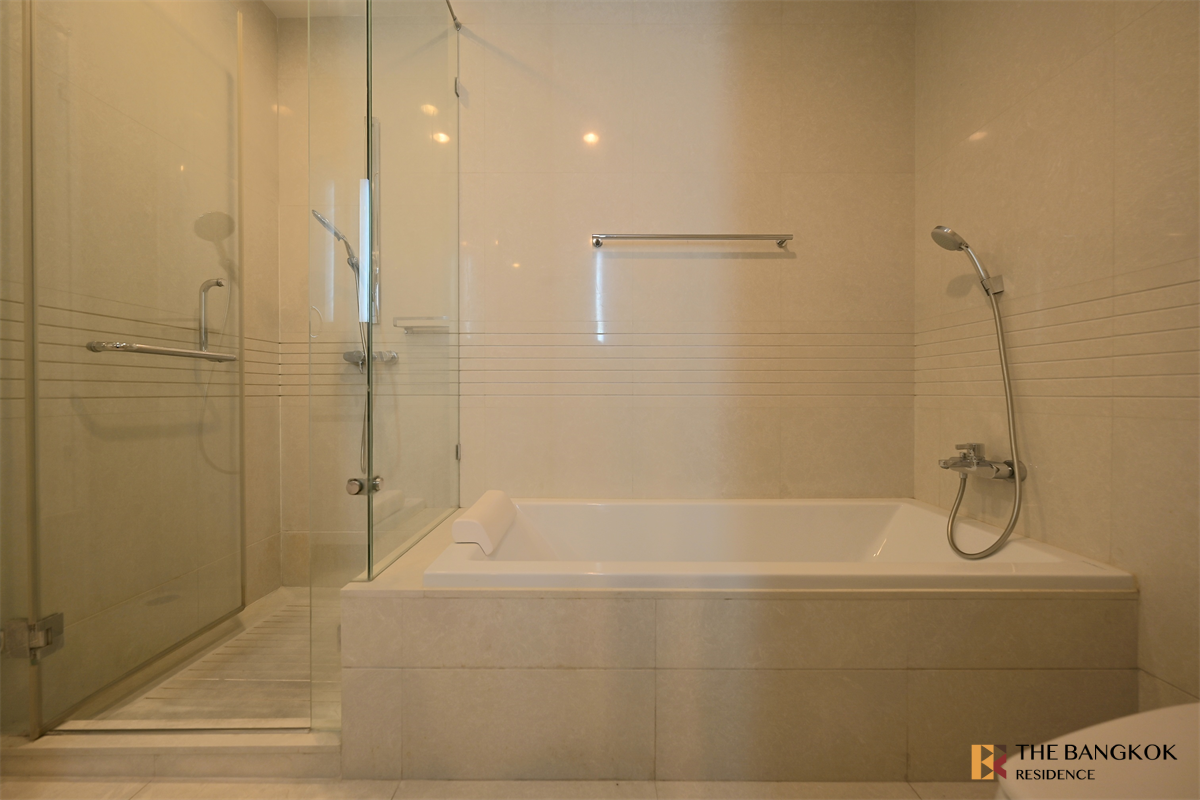 picture Ultimate Luxury Lifestyle with Convenience Q Langsuan near BTS Ratchadamri - 10/10