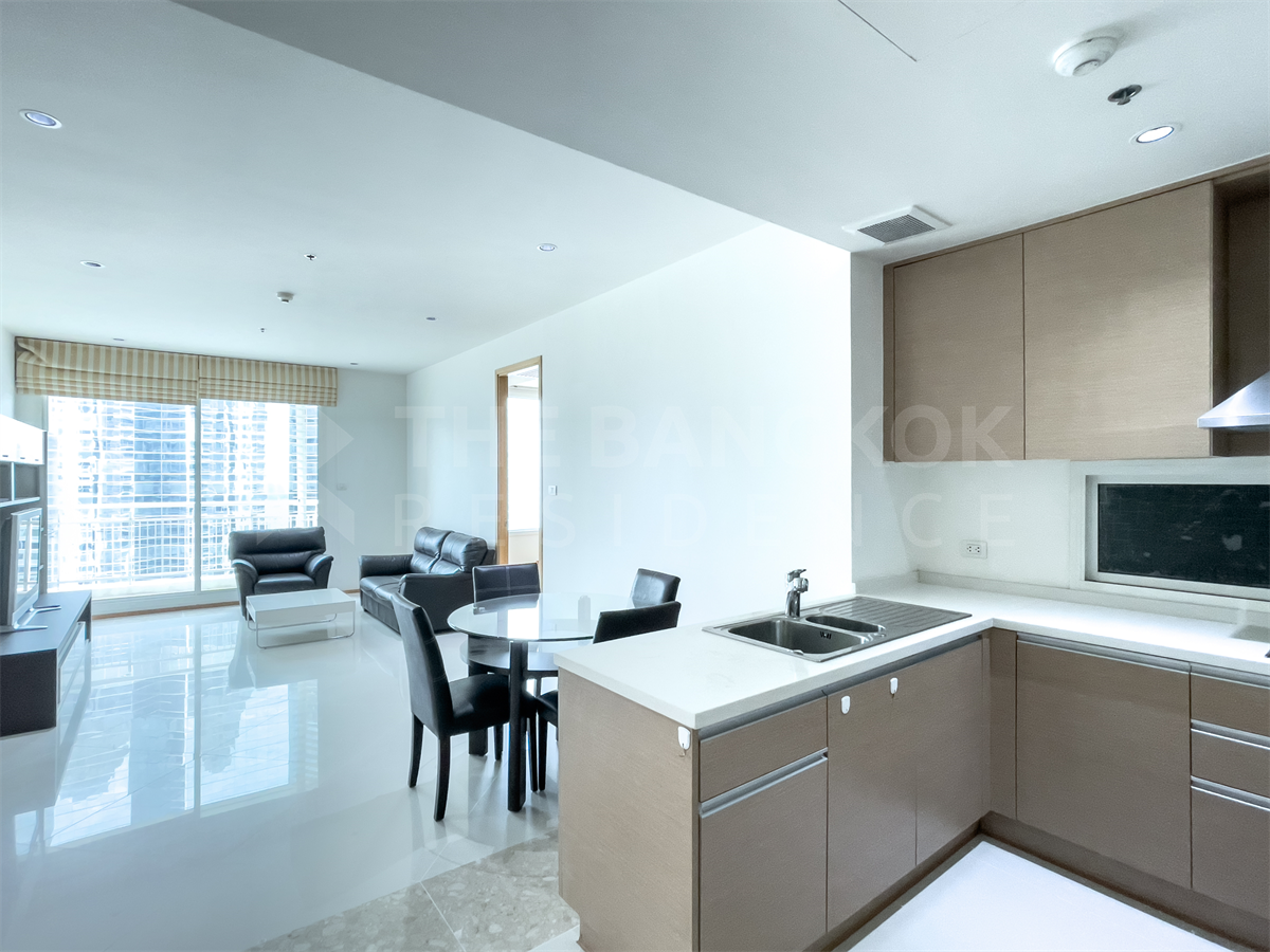picture The Empire Place Luxuriously Elevated Unit - 6/10