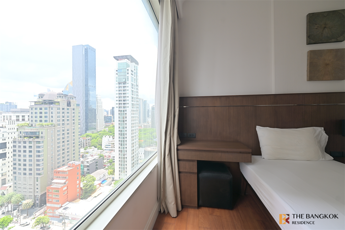 picture Ultimate Luxury Lifestyle with Convenience Q Langsuan near BTS Ratchadamri - 3/10