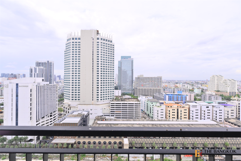 Life Ratchadapisek near MRT Huai Khwang Station Full-featured common area