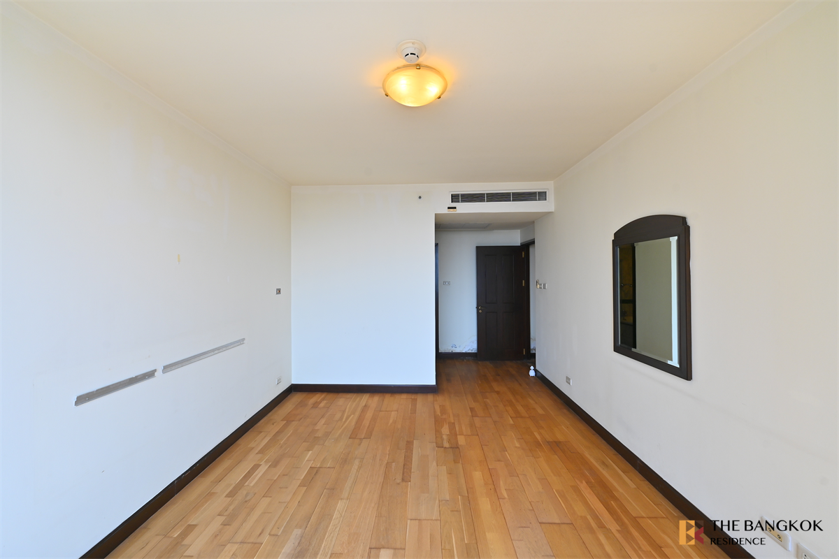 picture All Season Mansion Luxurious Design, Elevated Atmosphere near BTS Phloen Chit - 2/10
