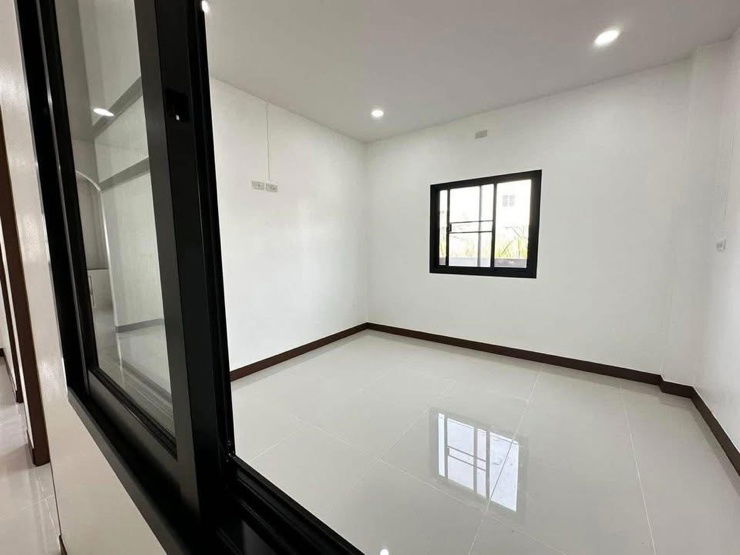 รูป #บ้านซอยพยอม11 🏡 บ้านทาวน์เฮาส์ ชั้นครึ่ง ภายในบ้านมี 2 ชั้น หลังริม มีพื้นที่ด้านข้าง   - รูปที่ 5/7