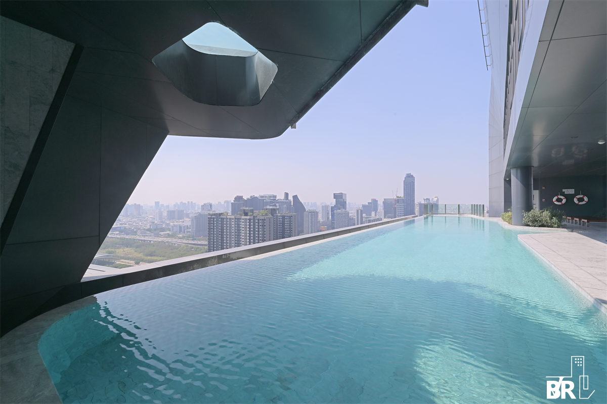 picture Luxury Condo Ready to Move-in at the Best Location Ideo Mobi Asoke near MRT Phetchaburi Station - 4/9