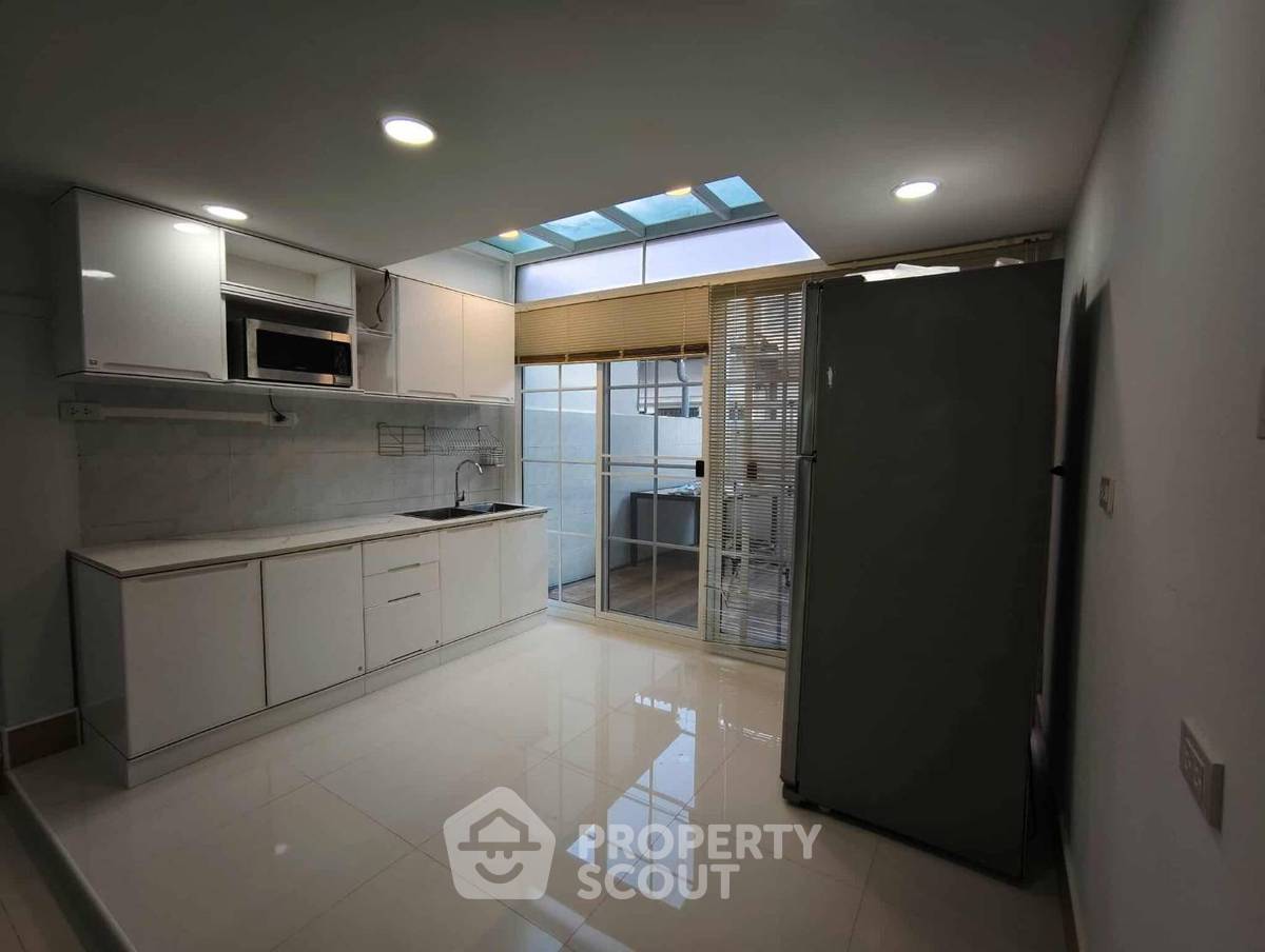 รูป ทาวน์เฮาท์ 3-ห้องนอน ใกล้ BTS ห้าแยกลาดพร้าว (ID 2035788) - รูปที่ 19/21