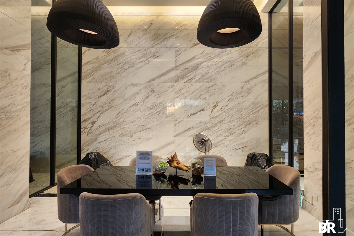 picture Premium Luxury Condo in Prime Location Life Asoke near MRT Phetchaburi Station - 4/9