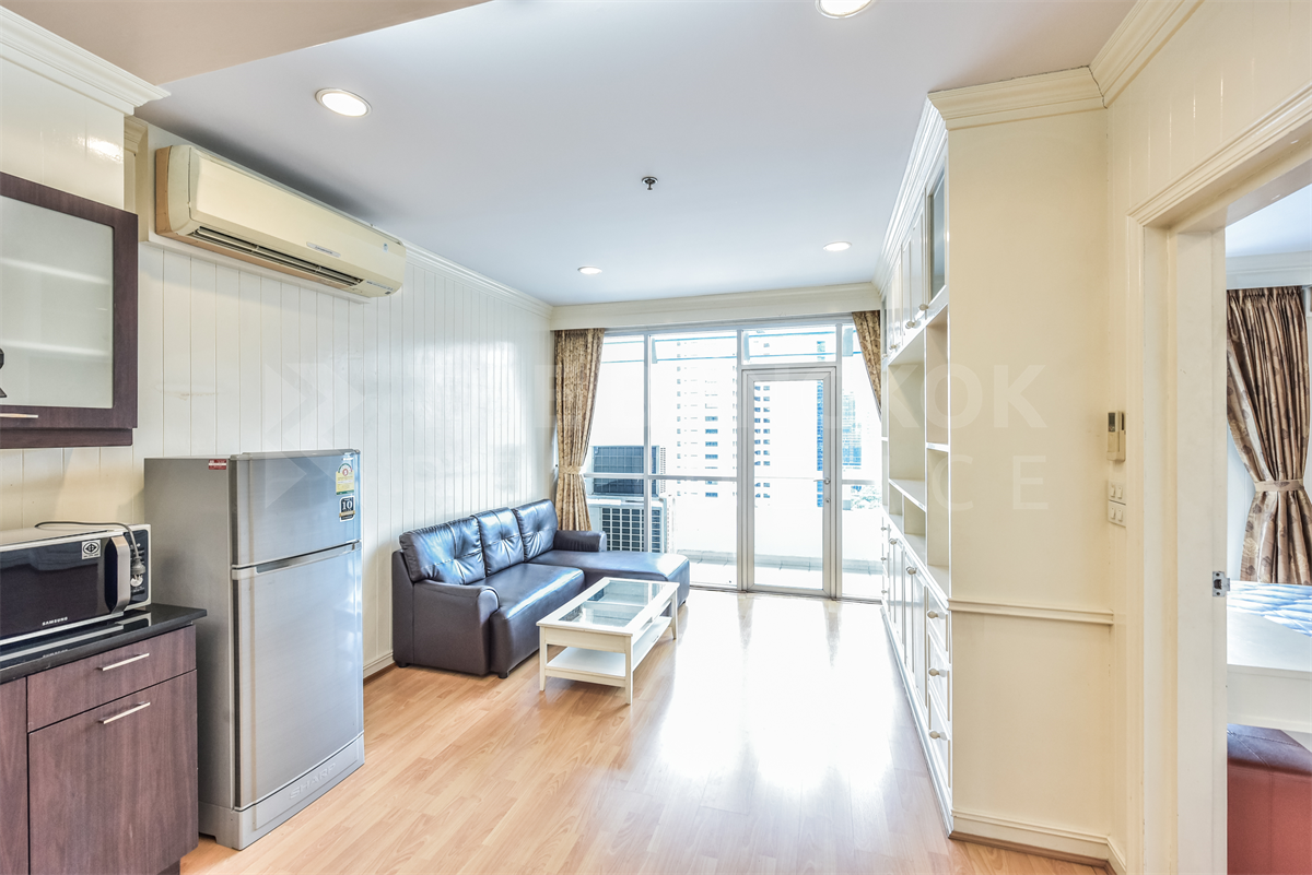 picture Luxury Unit, Ready for You Without the Wait St.Louis Grand Terrace near BTS Saint Louis - 3/10