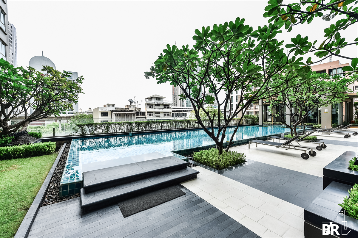 picture Live the Luxury Style in a High-potential Location Hive Taksin near BTS Wongwian Yai - 5/6
