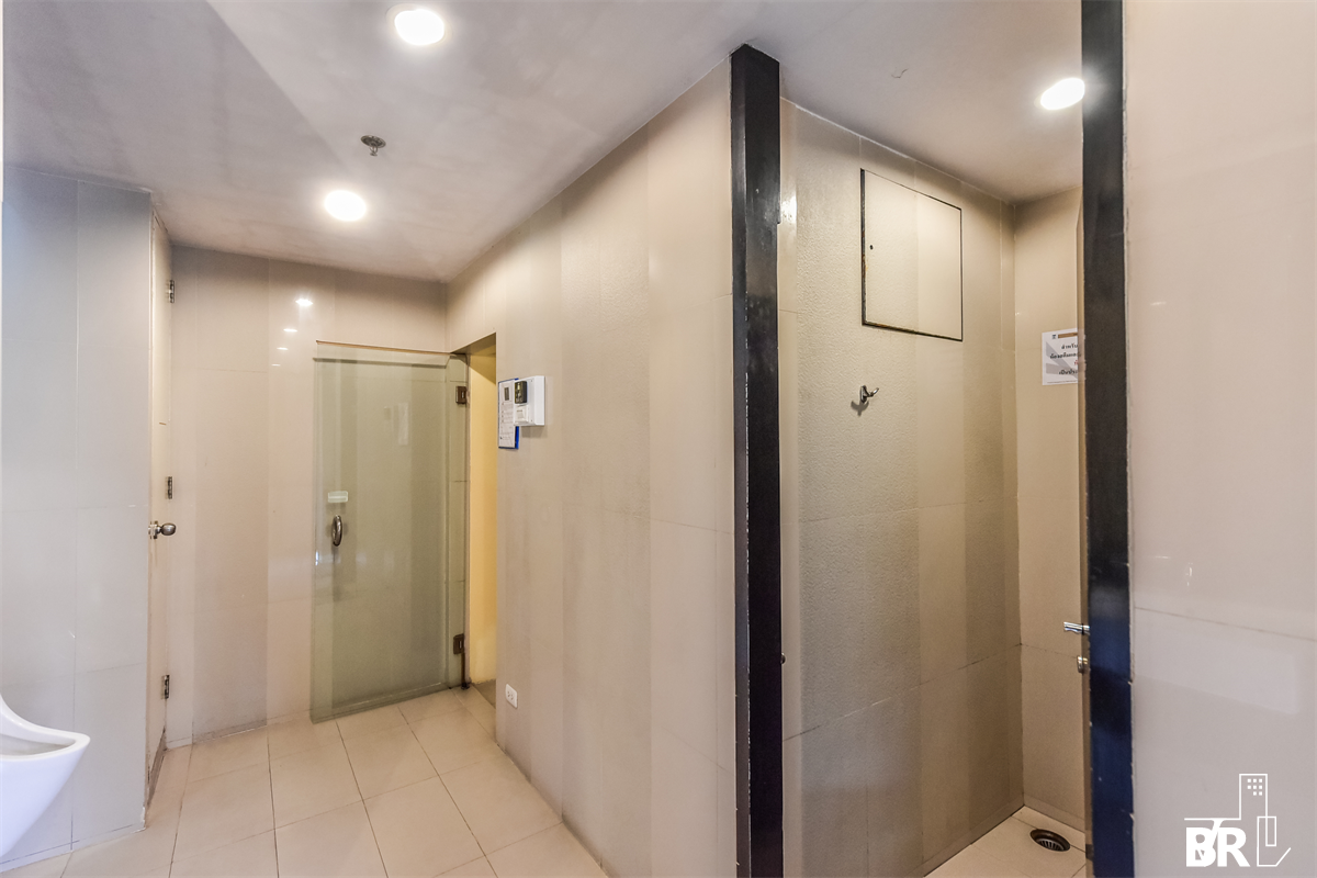 picture Live the Luxury Style in a High-potential Location Hive Taksin near BTS Wongwian Yai - 3/6