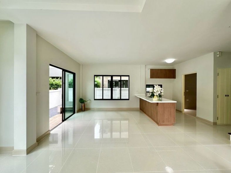 picture Best Deal! 2-Storey House at Setthasiri Watcharaphon – 54.6 sq.w. - 4/15