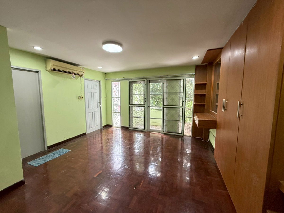 รูป 🏡 ทาวน์เฮาส์ห้องมุมหลังใหญ่ พร้อมสวนเล็กๆ ข้างบ้าน – ซ.ร่วมมิตรพัฒนา ใกล้ห้าแยกวัชรพล - รูปที่ 13/14