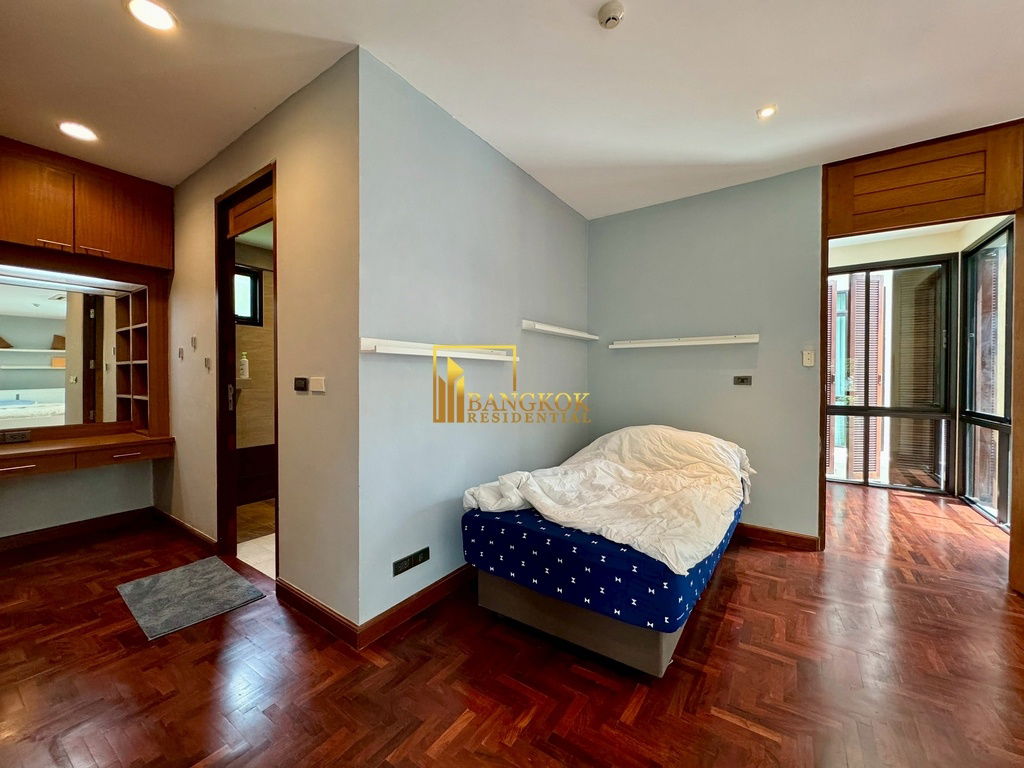 รูป EM Villa - 3 Storey 4 Bedroom House With Pool in Phrom Phong - BR7508SH - รูปที่ 26/60