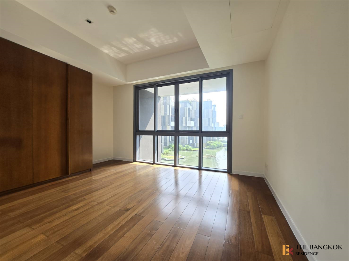 picture The Pano Luxury Unit, Ready for You Without the Wait - 3/10