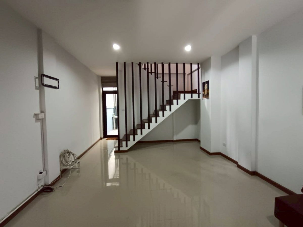 รูป ขายบ้านทาวน์โฮม หมู่บ้านเฮ้าส์ 35 นนทบุรีแถวเซ็นทรัลแจ้งวัฒนะ เหมาะสำหรับทำโกดังเก็บของ ออฟฟิศขนาดเล็กบ้านพักระยะยาว - รูปที่ 3/13